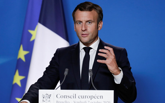 Emmanuel Macron said London needs to choose between EU and US
