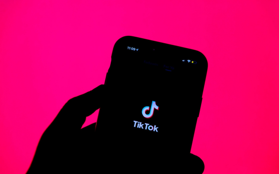 US includes bill to ban government from using TikTok